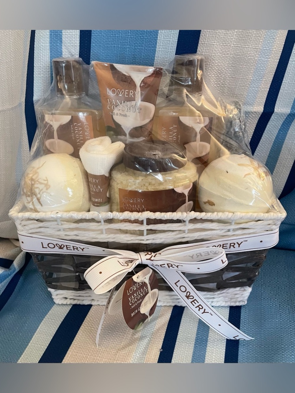 Home Spa Basket Vanilla Coconut Luxury Bath Gift Set - 9Pc